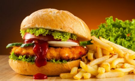 “Fast food” psixi xəstəliklərə səbəb olur — Alimlərdən açıqlama