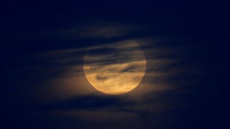 ALİMLƏR ŞOKDA: Ay yer kürəsindən hər il 4 sm uzaqlaşır - Bizi gözləyən TƏHLÜKƏ - VİDEO