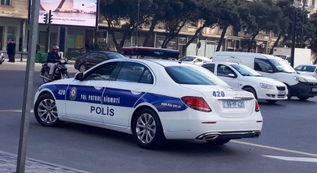 SON DƏQİQƏ: Sürücü avtomobilini DYP əməkdaşlarının üstünə sürdü - VİDEO