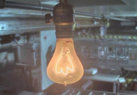 İNANILMAZ: Bu lampa 118 ildir DAYANMADAN YANIR - VİDEO