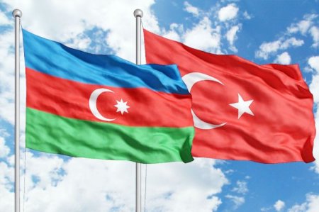 Azərbaycan bayrağına hörmətsizlik edən "türklərə" TÜRKLƏRİN CAVABI - ANBAAAN VİDEO