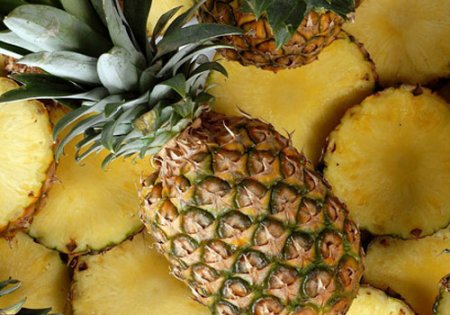 Ananas nə ilə faydalıdır?