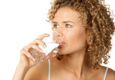 İsti su içməyin 12 faydası