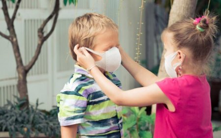 Yaponiya alimləri: 3 yaşına qədər uşaqlar maska taxmamalıdır!