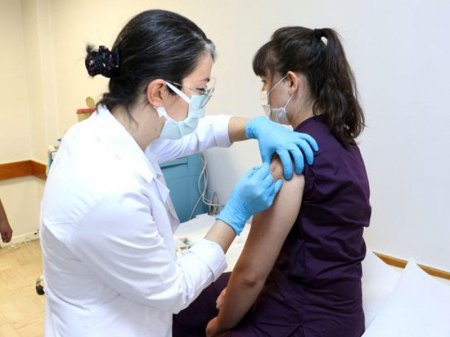 Türkiyədə ilk dəfə koronavirus peyvəndləri vuruldu