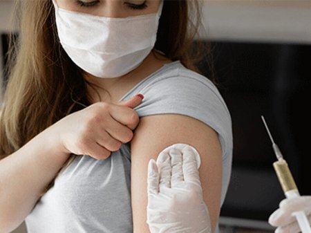 Koronavirusa qarşı vaksinlər yüksək qan təzyiqinə səbəb olur? - AÇIQLAMA