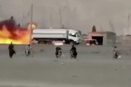 Pakistanda DƏHŞƏT: 12 uşaq avtobusda yanaraq ÖLDÜ