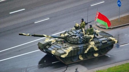 Belarus Polşa və Litva ilə sərhədə tanklar göndərir