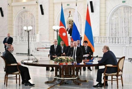 Putin İlham Əliyev və Paşinyanla görüşdü