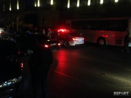 Bakıda sərnişin avtobusu qəza törətdi: sürücü qaçdı – FOTO