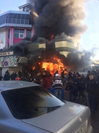 SON DƏQİQƏ: "Diqlas" ticarət mərkəzi yanır - FOTO/YENİLƏNDİ