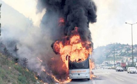 SON DƏQİQƏ: Sərnişin avtobusu yandı - Ölü və yaralılar var - ANBAAN VİDEO