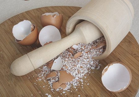 Yumurta qabıqlarını atmayın! Təbii dərmanın RESEPTİ