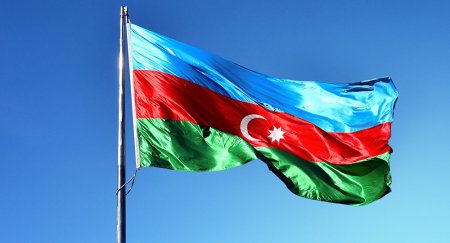 101 yaşlı Azərbaycan bayrağı