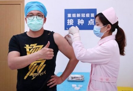 Çində risk qrupunda olanların vaksinasiyasına başlanılıb
