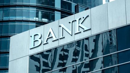 "Bankların dollar qadağası qeyri-rəsmi göstərişdir" - Devalvasiya gözləntisi
