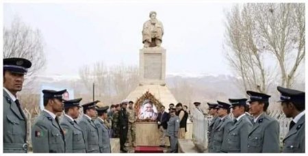 “Taliban” şiə həzaraların liderinin abidəsini partlatdı – FOTO