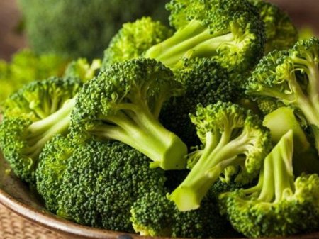 Brokoli - az kalorili, lakin çox xeyirli tərəvəz