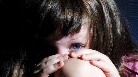 Pedofiliyanın gizli əlamətləri - Uşaqları necə qoruyaq?