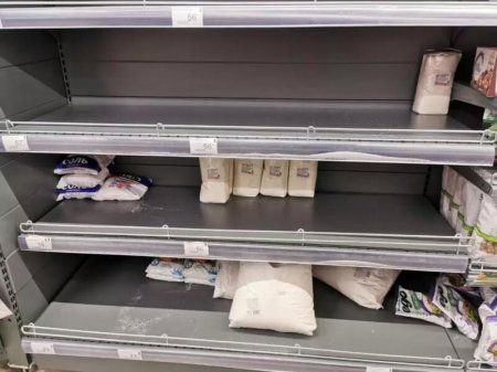 Rusiya ÇÖKDÜRÜLÜR?: Mağazalarda ərzaq ŞOKU
