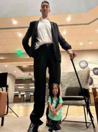 Dünyanın ən uzun kişisi və ən qısa qadınının hekayəsi - FOTOlar