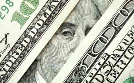 İnsanlar kütləvi şəkildə dollar alırlar: nə baş verir?