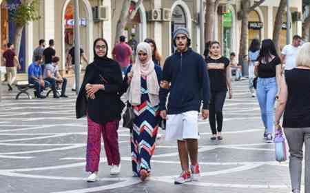 Bakı iranlı turistlərlə dolub - Necə gəliblər?