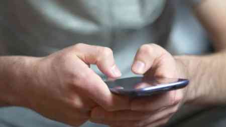 Ekran vaxtına diqqət: Xəstə edə bilər...